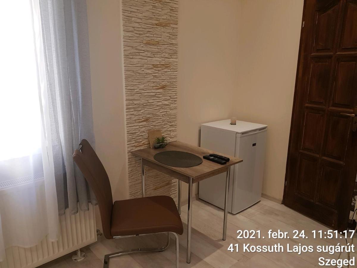 Rozsa Apartmanhaz Szeged Extérieur photo