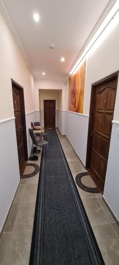 Rozsa Apartmanhaz Szeged Extérieur photo