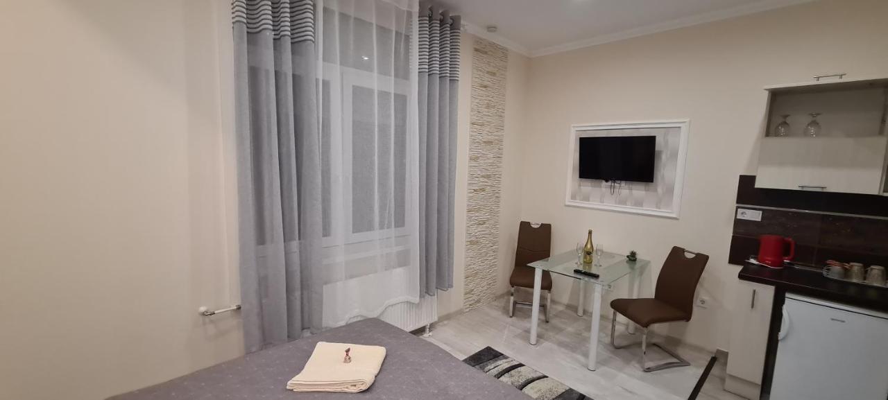 Rozsa Apartmanhaz Szeged Extérieur photo
