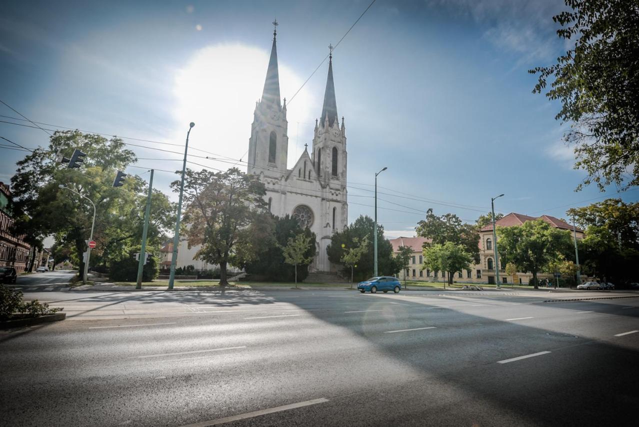 Rozsa Apartmanhaz Szeged Extérieur photo