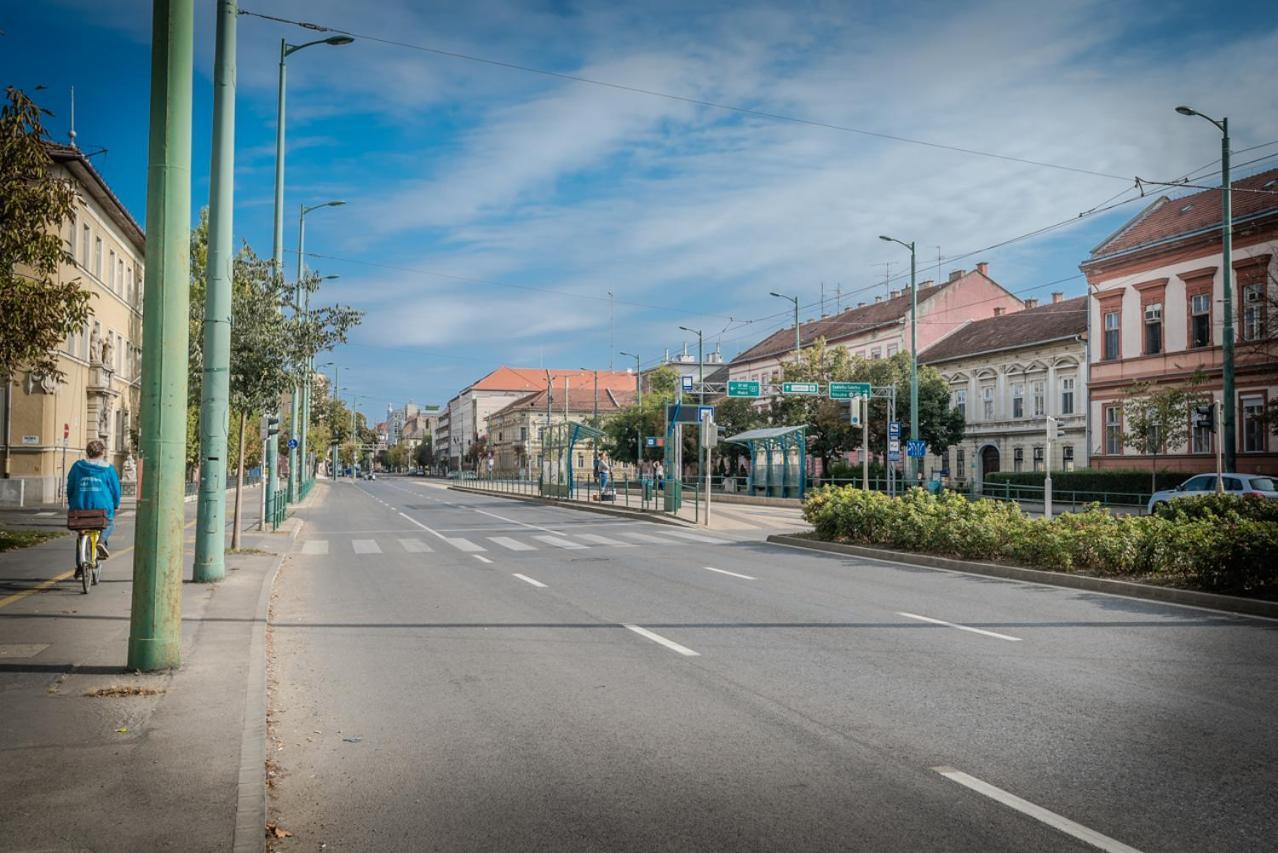 Rozsa Apartmanhaz Szeged Extérieur photo